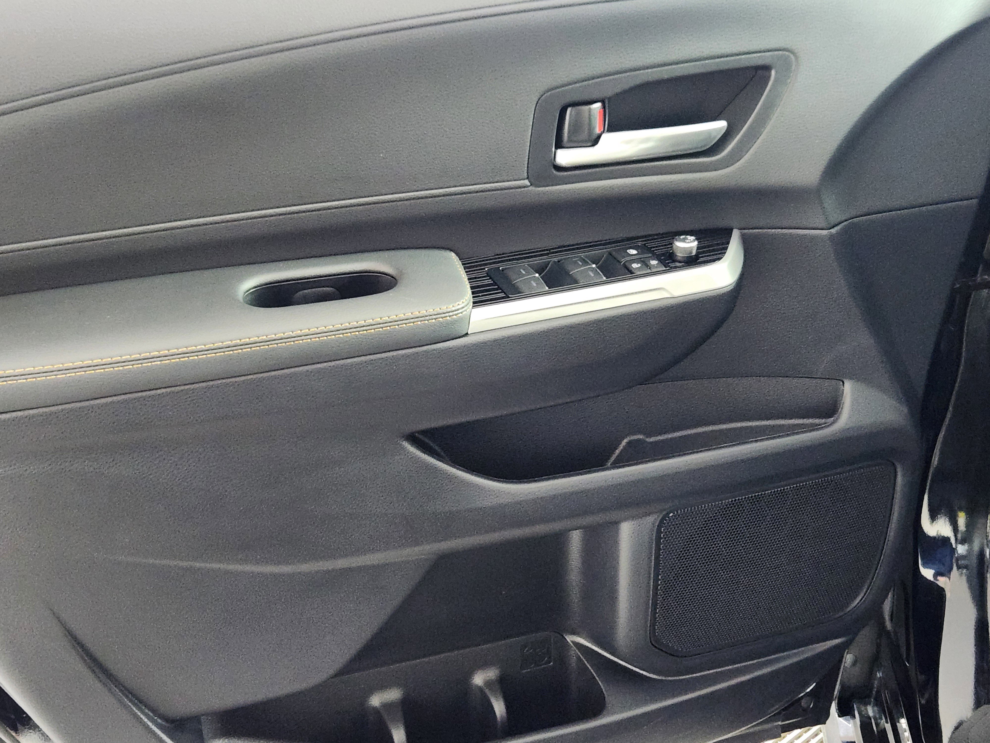 Used 2025 Toyota Sienna XLE Woodland Edition image 16