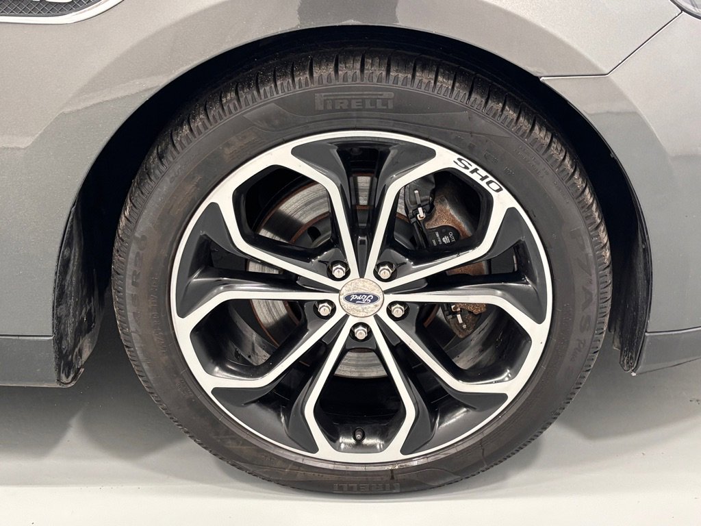 Used 2018 Ford Taurus SHO AWD/4WD image 32