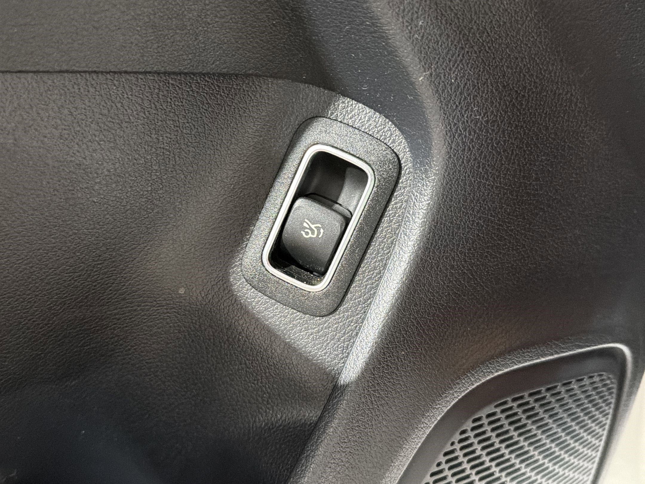 Used 2023 Mercedes-Benz CLA 35 AMG 4MATIC w/ Multimedia Package image 18