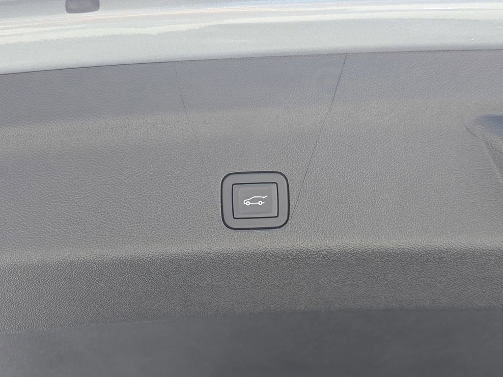 Used 2025 Cadillac Escalade V AWD/4WD image 17