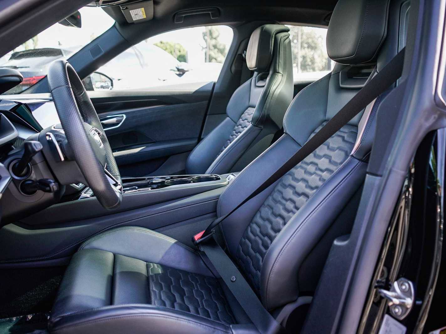 Used 2022 Audi e-tron GT Prestige w/ Prestige Package image 16