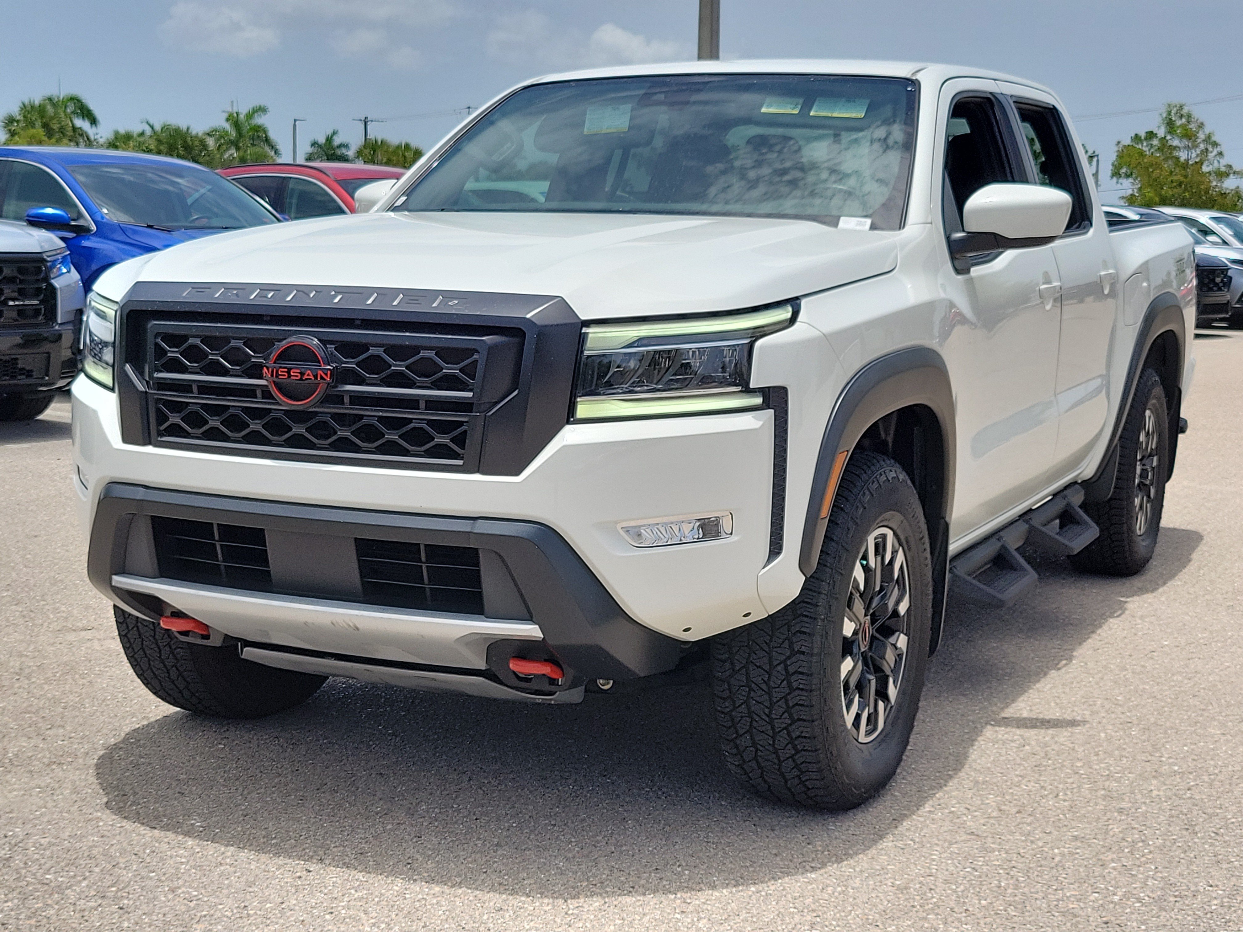 Used 2024 Nissan Frontier PRO-4X w/ Technology Package AWD/4WD image 3