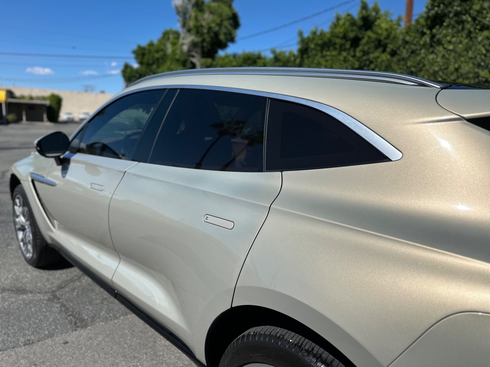 Used 2021 Aston Martin DBX AWD/4WD image 20