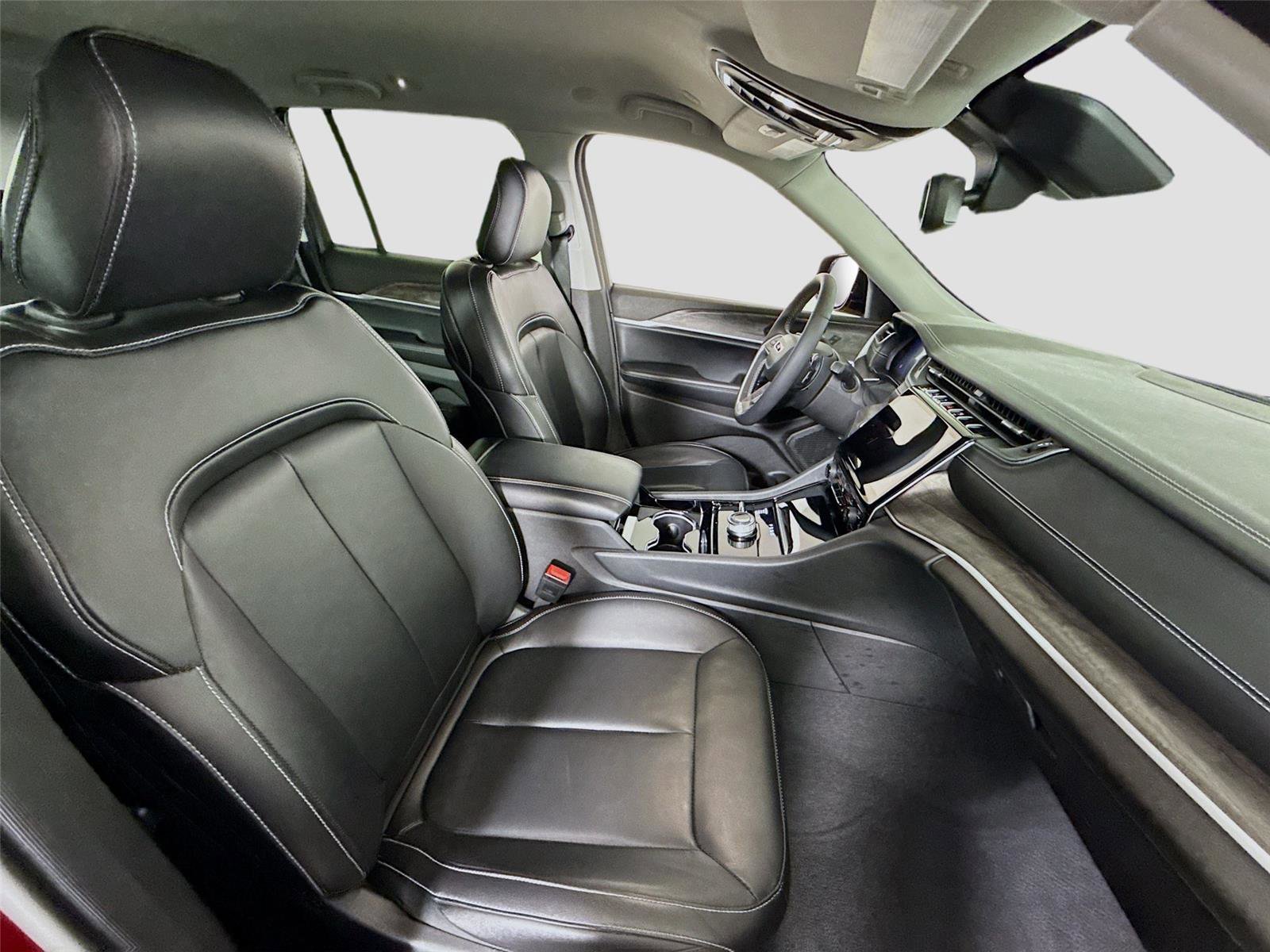 Used 2023 Jeep Grand Cherokee Limited image 21