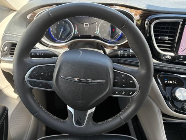 Used 2023 Chrysler Pacifica Limited FWD image 27