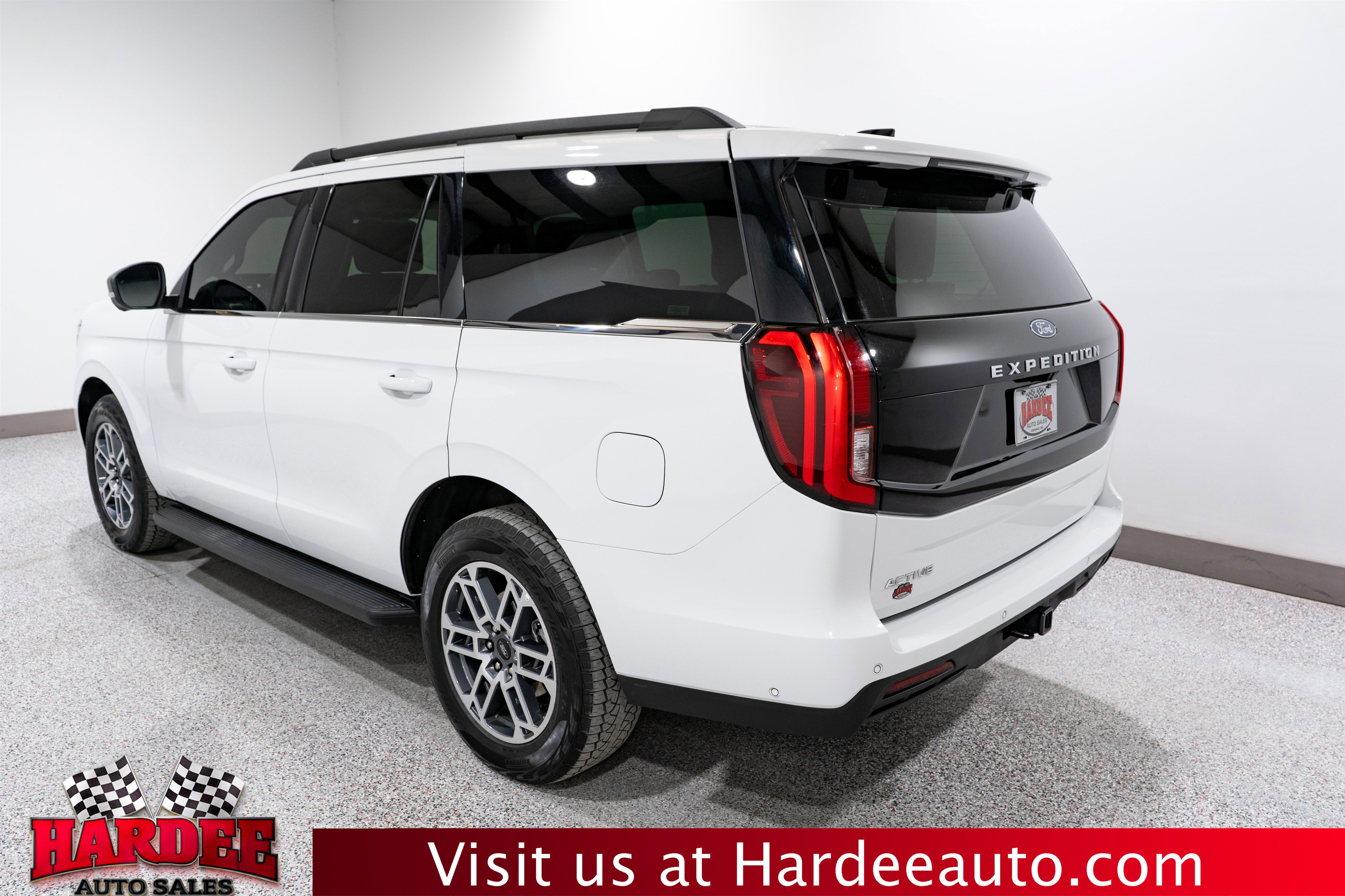 Used 2025 Ford Expedition Active AWD/4WD image 3