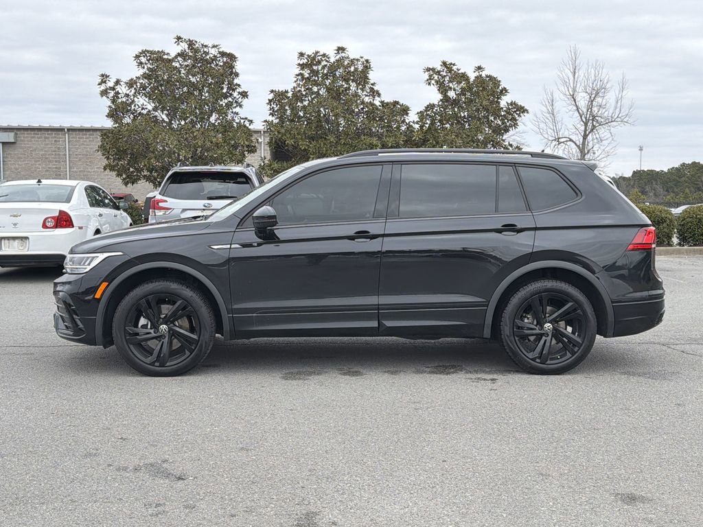 Used 2024 Volkswagen Tiguan SE R-Line image 2
