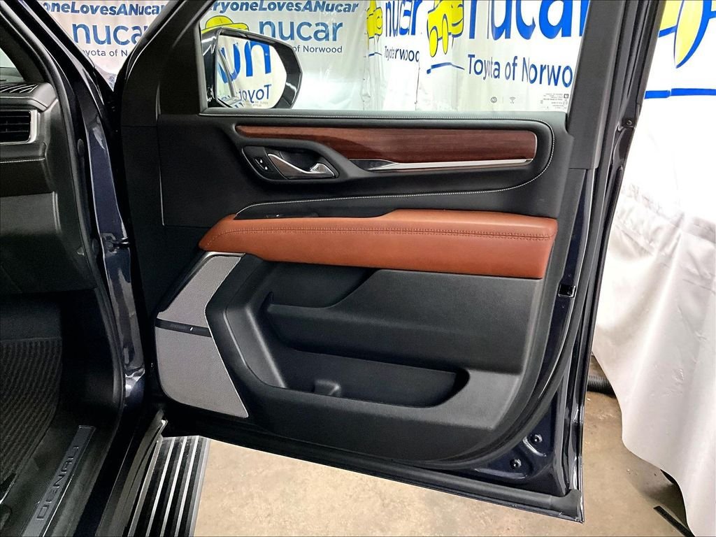 Used 2023 GMC Yukon Denali Ultimate AWD/4WD image 12