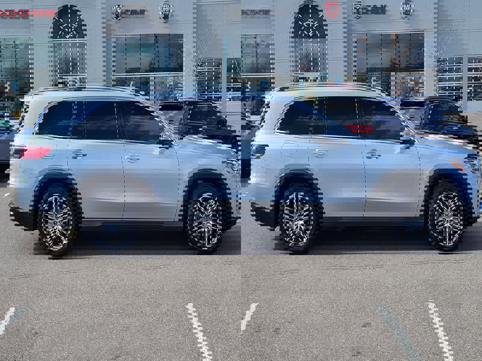 Used 2024 Mercedes-Benz GLS 450 4MATIC image 4