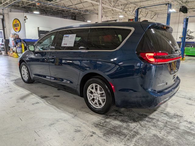 Used 2025 Chrysler Pacifica Select FWD image 6