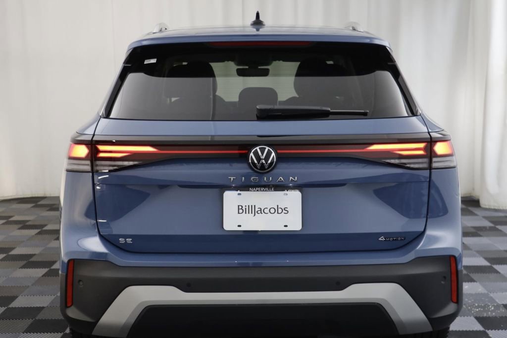Used 2025 Volkswagen Tiguan SE w/ Panoramic Sunroof Package AWD/4WD image 15