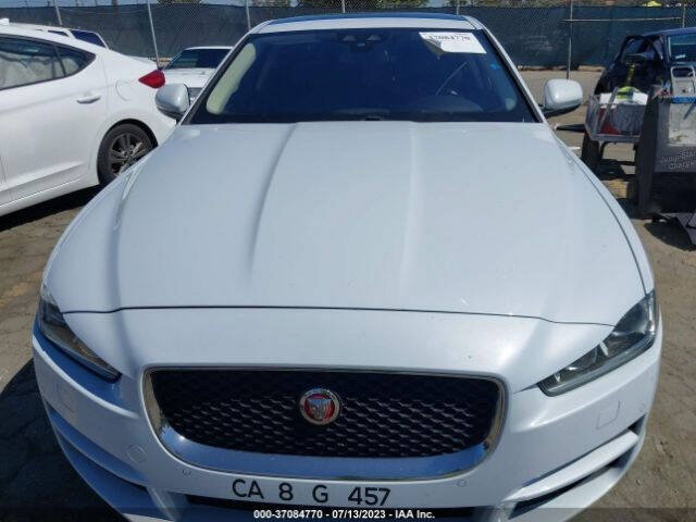 Used 2017 Jaguar XE Premium RWD image 16