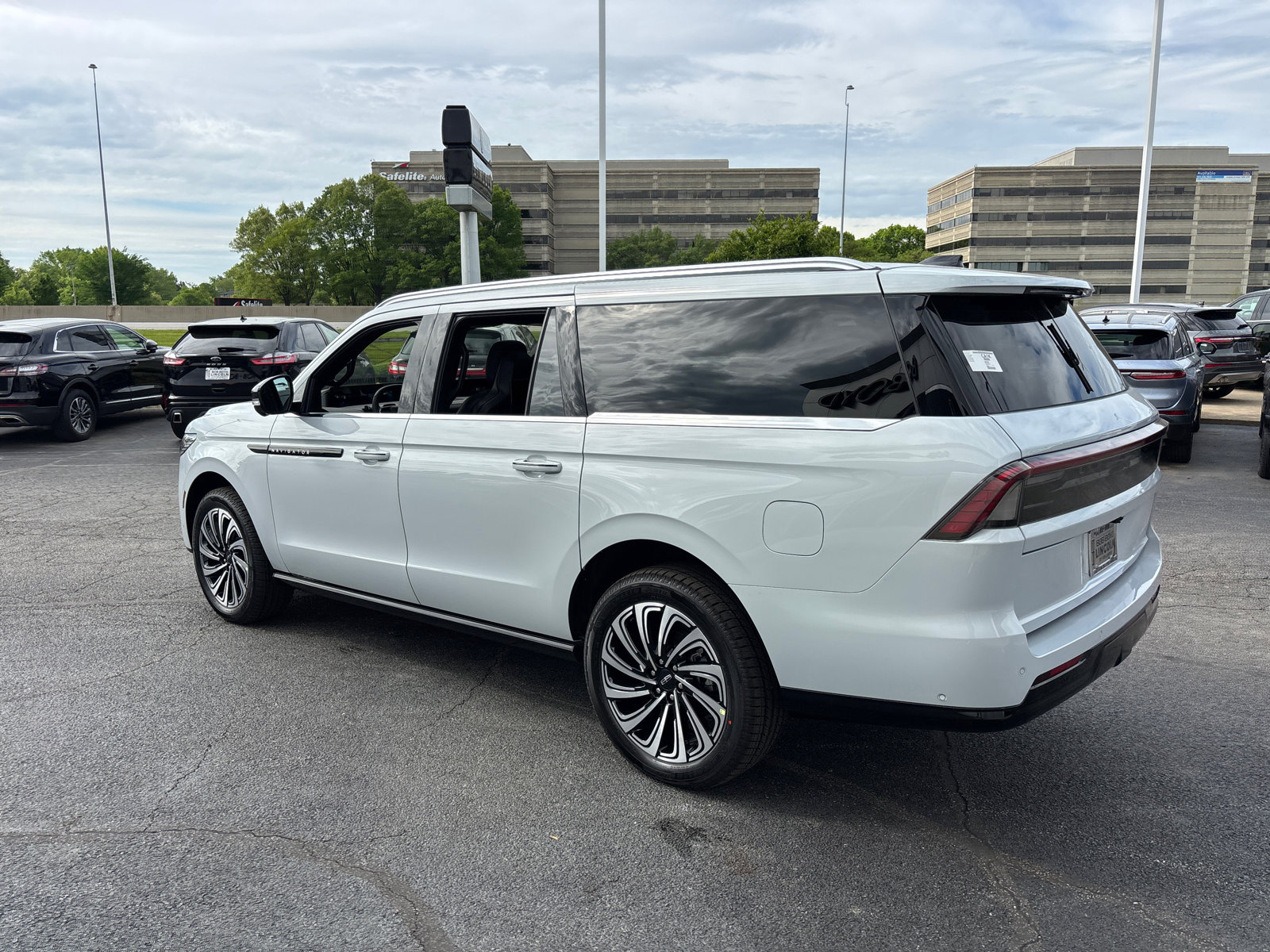 New 2025 Lincoln Navigator L Black Label image 5