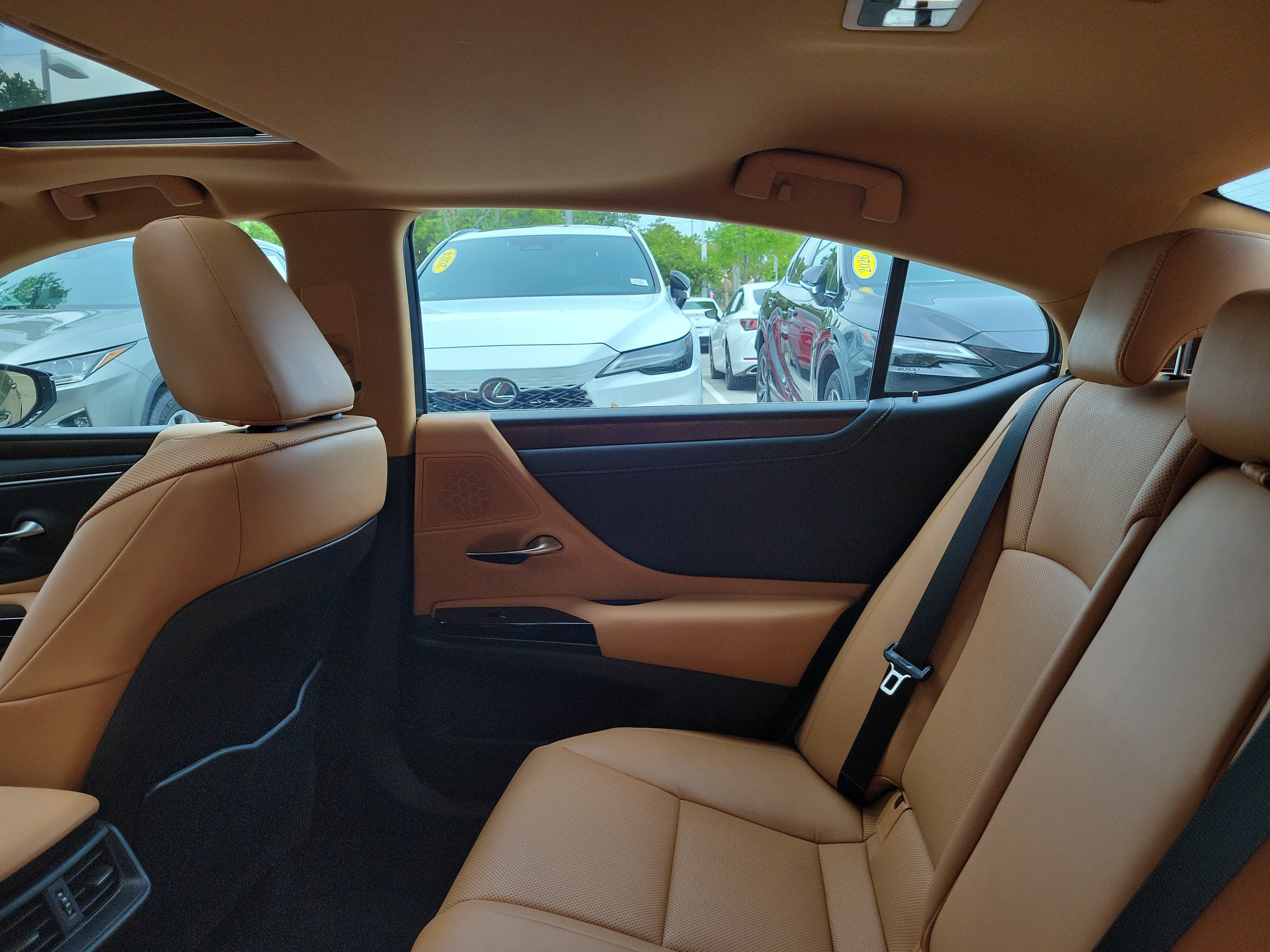 Used 2024 Lexus ES 350 w/ Premium Package FWD image 12