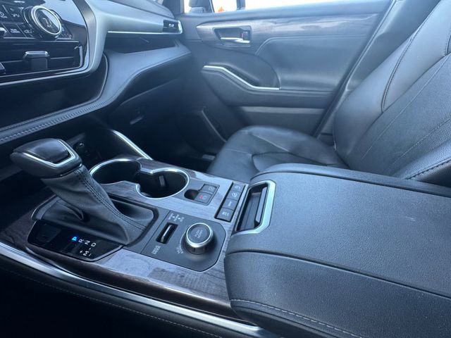 Used 2021 Toyota Highlander Limited image 25