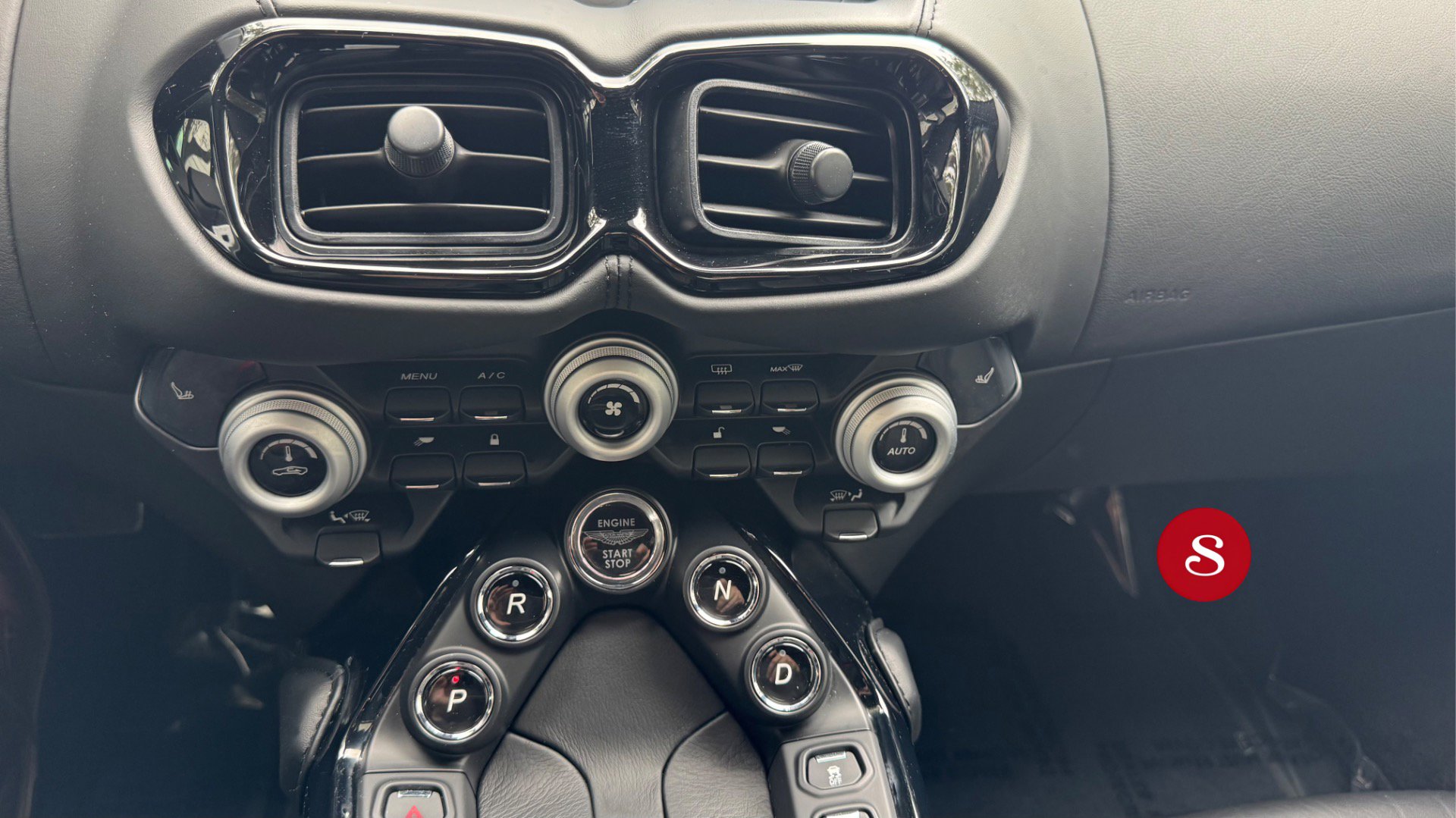 Used 2019 Aston Martin V8 Vantage Coupe image 15