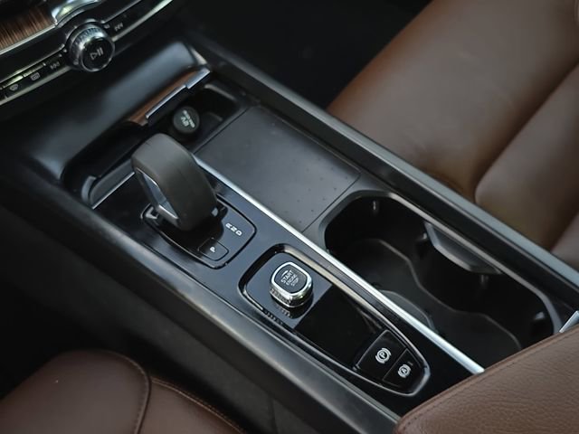 Used 2022 Volvo XC60 T8 Inscription Expression w/ Advanced Package image 25