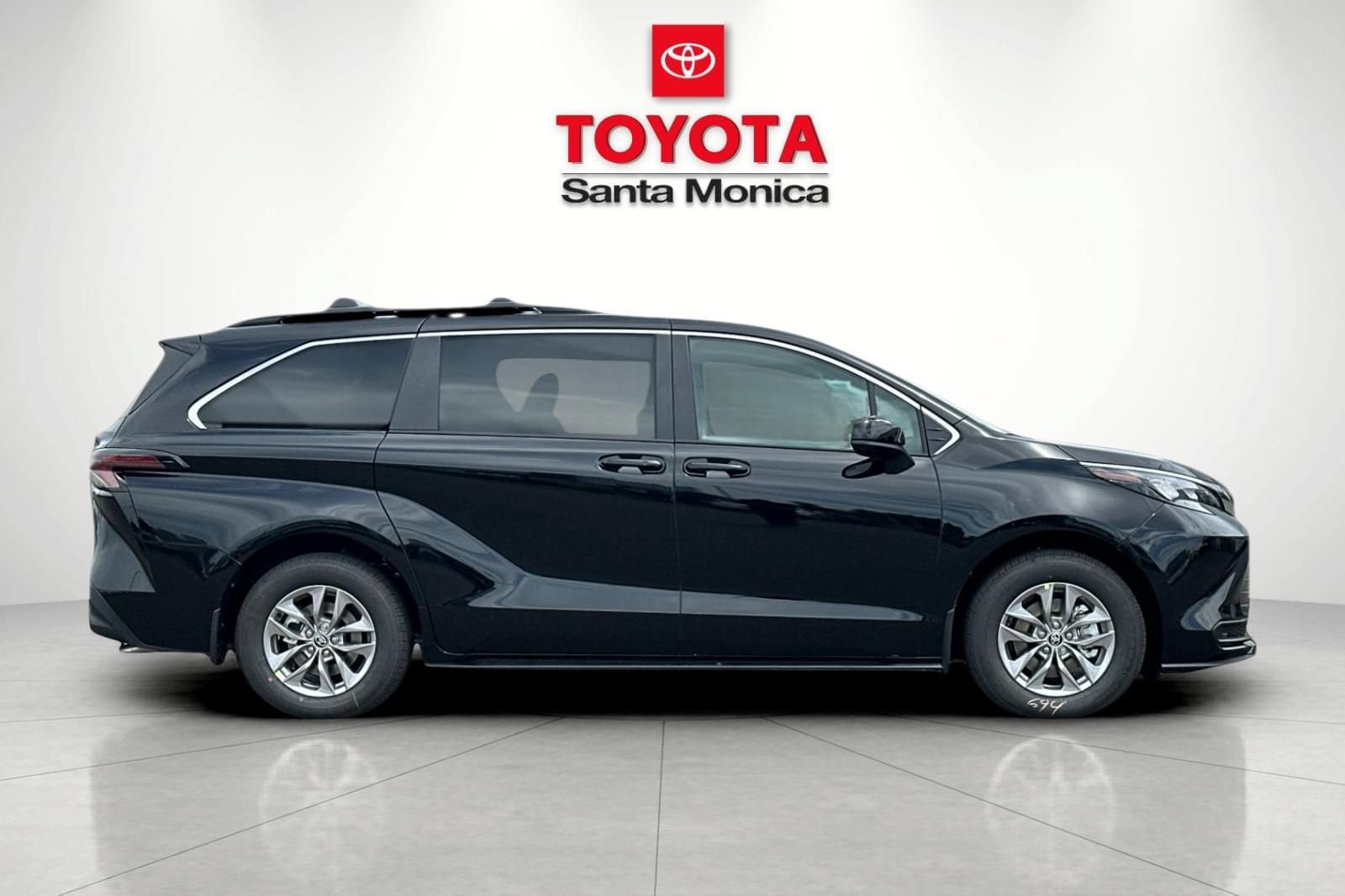 New 2026 Toyota Sienna LE FWD video 2