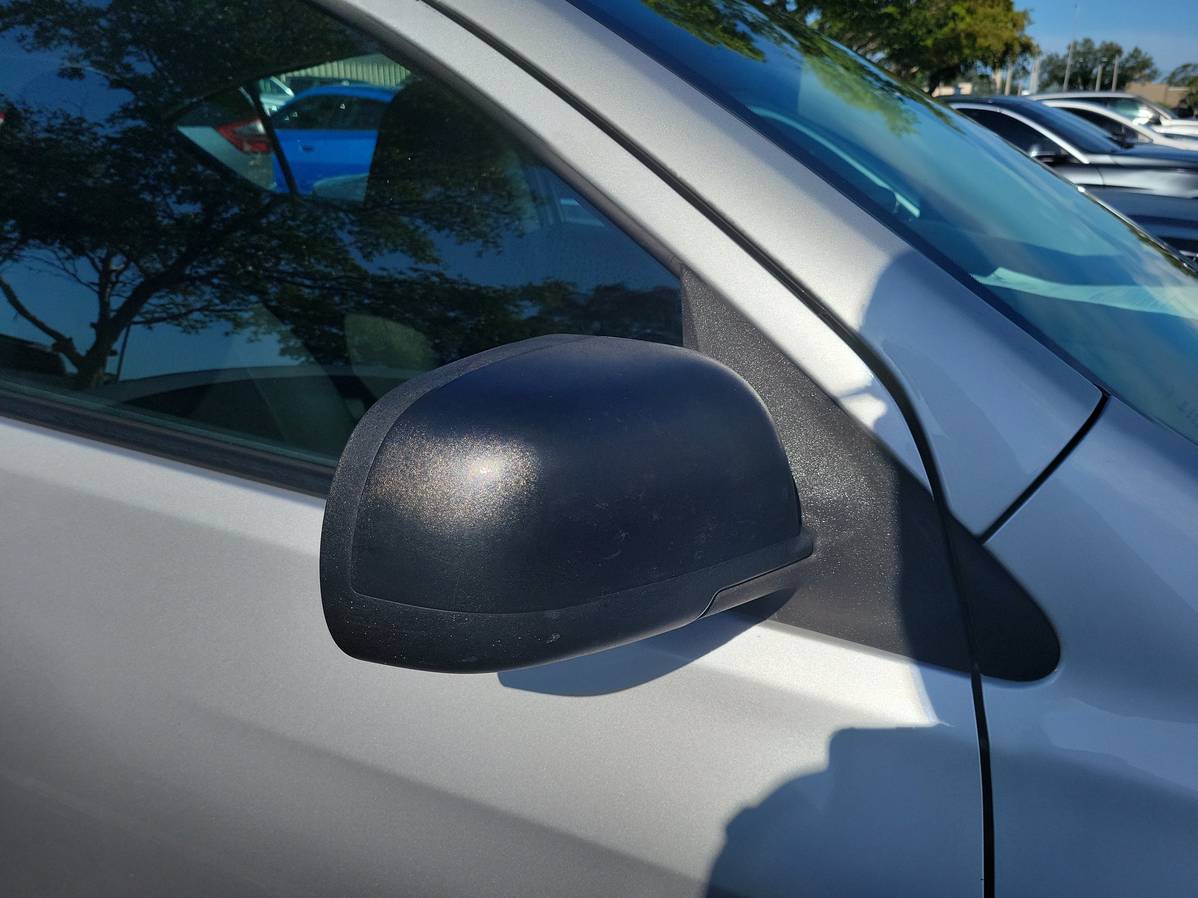 Used 2015 Nissan Versa S FWD image 8