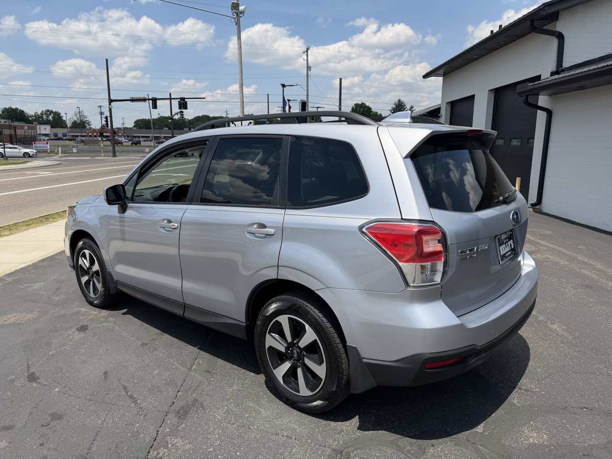 Used 2017 Subaru Forester 2.5i Premium AWD/4WD image 3