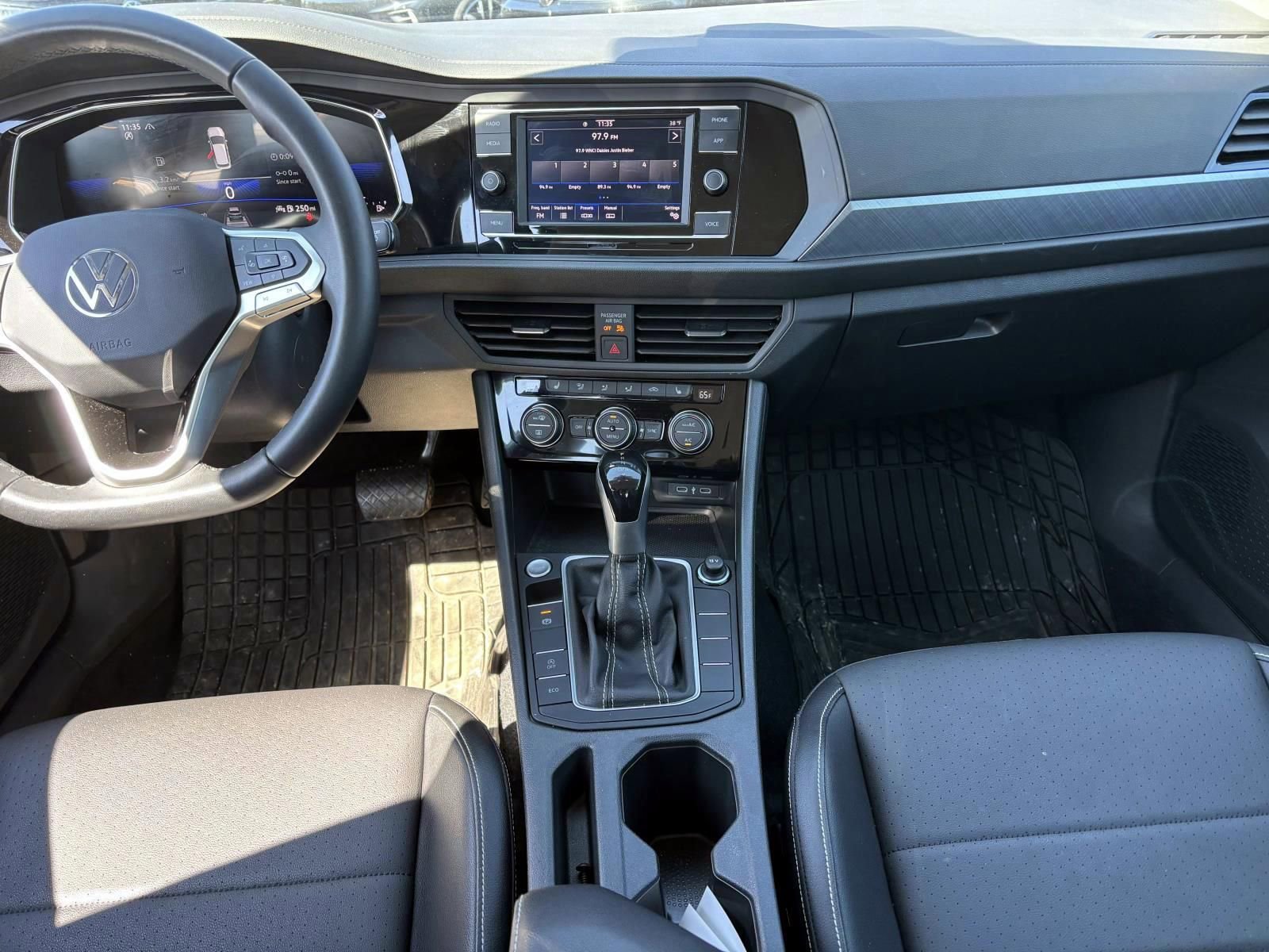 Used 2024 Volkswagen Jetta SE image 28