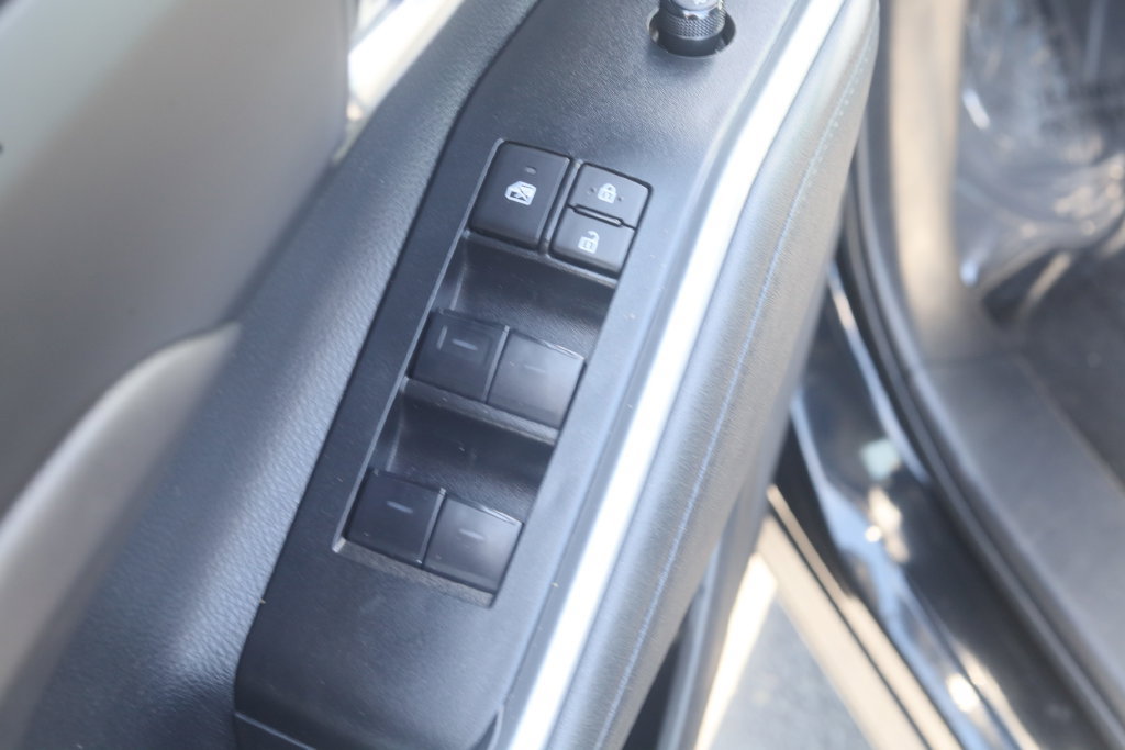 Used 2023 Toyota Highlander XLE AWD/4WD image 8