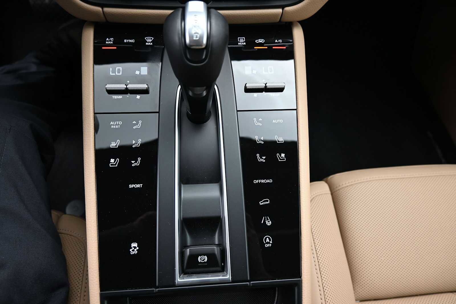 Certified 2026 Porsche Macan AWD/4WD image 15