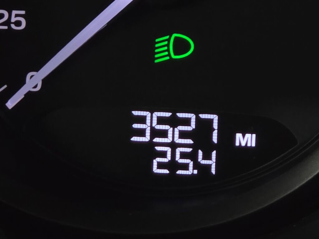 Certified 2025 Porsche Macan image 40