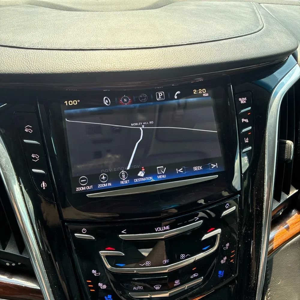 Used 2015 Cadillac Escalade Luxury AWD/4WD image 13