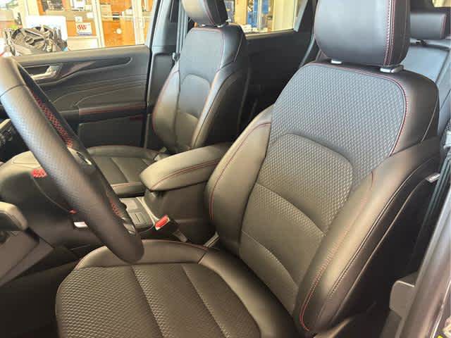 New 2025 Ford Escape ST-Line w/ Cold Weather Package image 31