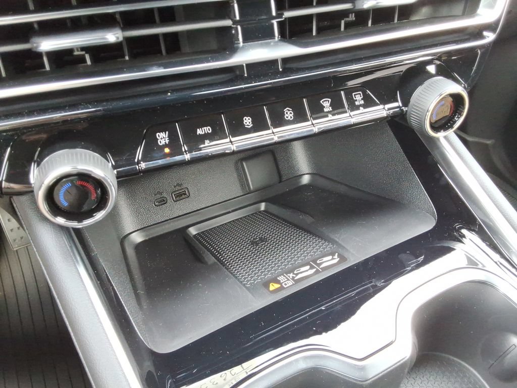 New 2026 Chevrolet Traverse RS w/ LPO, Floor Liner Package FWD image 30