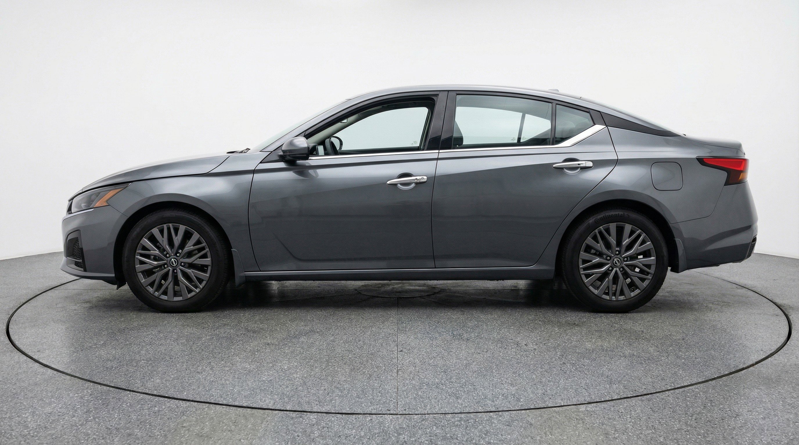 Used 2025 Nissan Altima 2.5 SV image 5