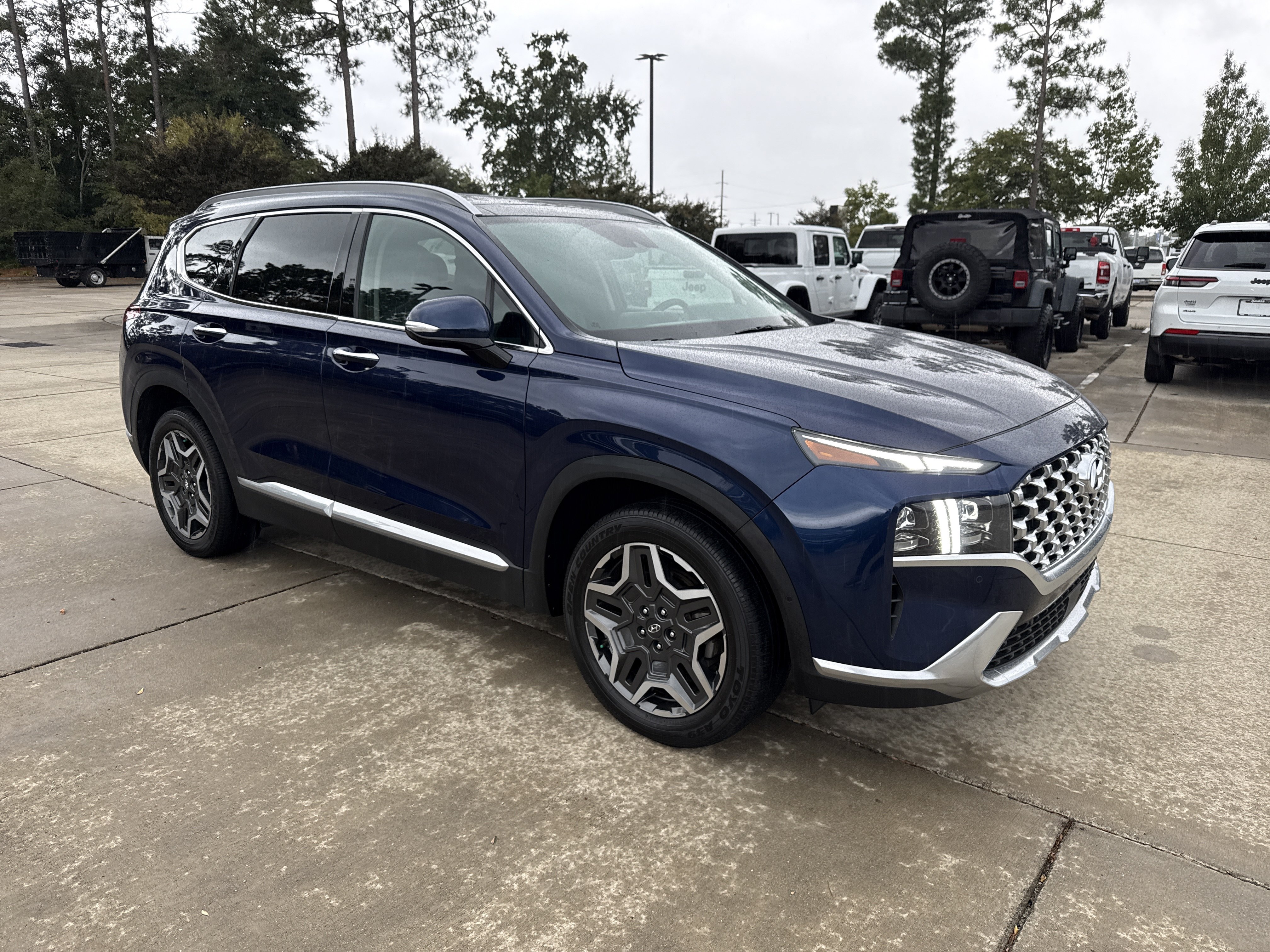 Used 2021 Hyundai Santa Fe Limited w/ Cargo Package FWD image 2
