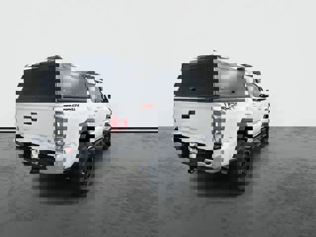 Used 2023 Toyota Tacoma TRD Off-Road image 3