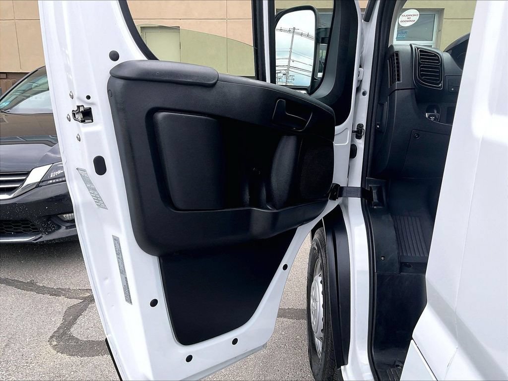 Used 2025 RAM ProMaster 2500 w/ U-Haul Equipment Group FWD image 9
