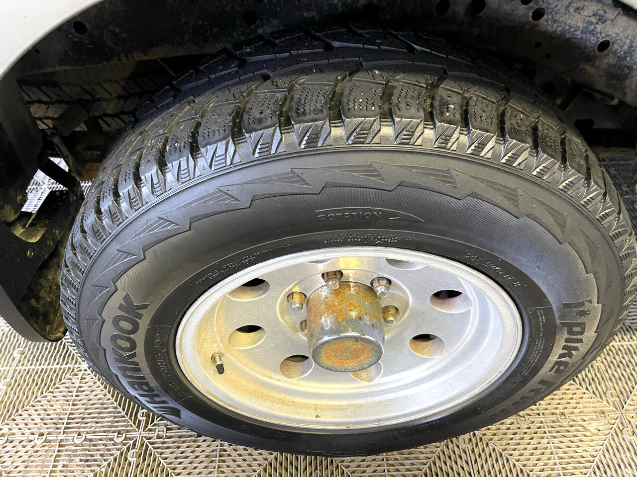 Used 2001 Nissan Frontier SE image 18