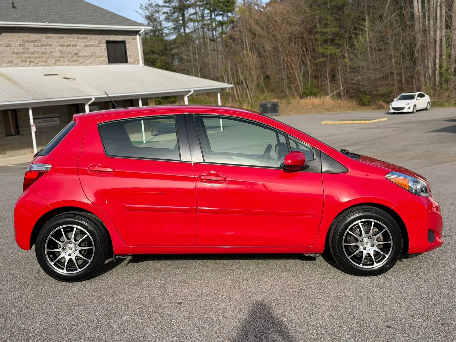 Used 2012 Toyota Yaris LE image 10