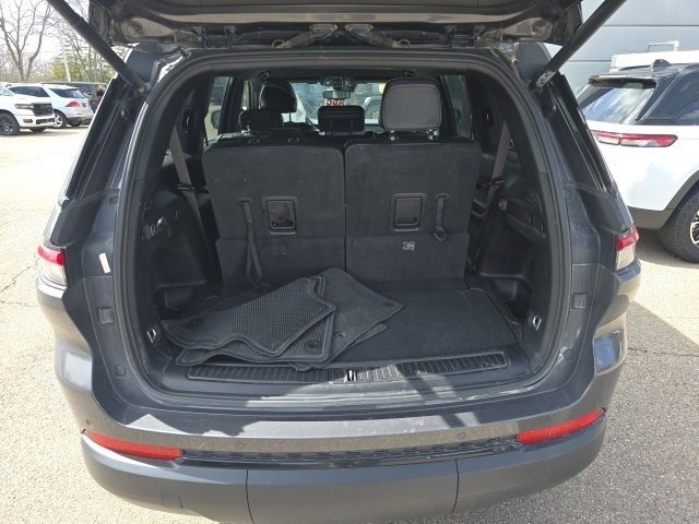 Used 2024 Jeep Grand Cherokee L Laredo image 12