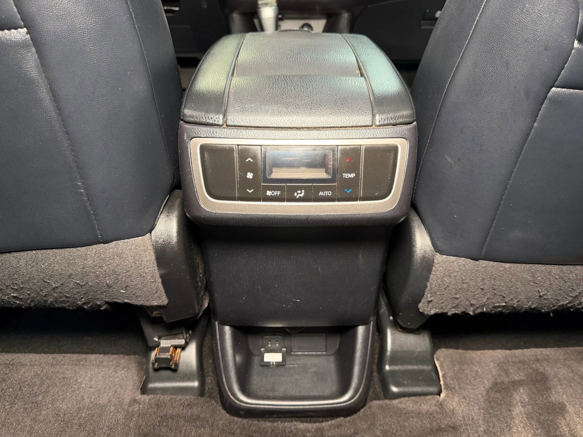 Used 2016 Toyota Highlander XLE w/ Preferred Accessory Package FWD image 26