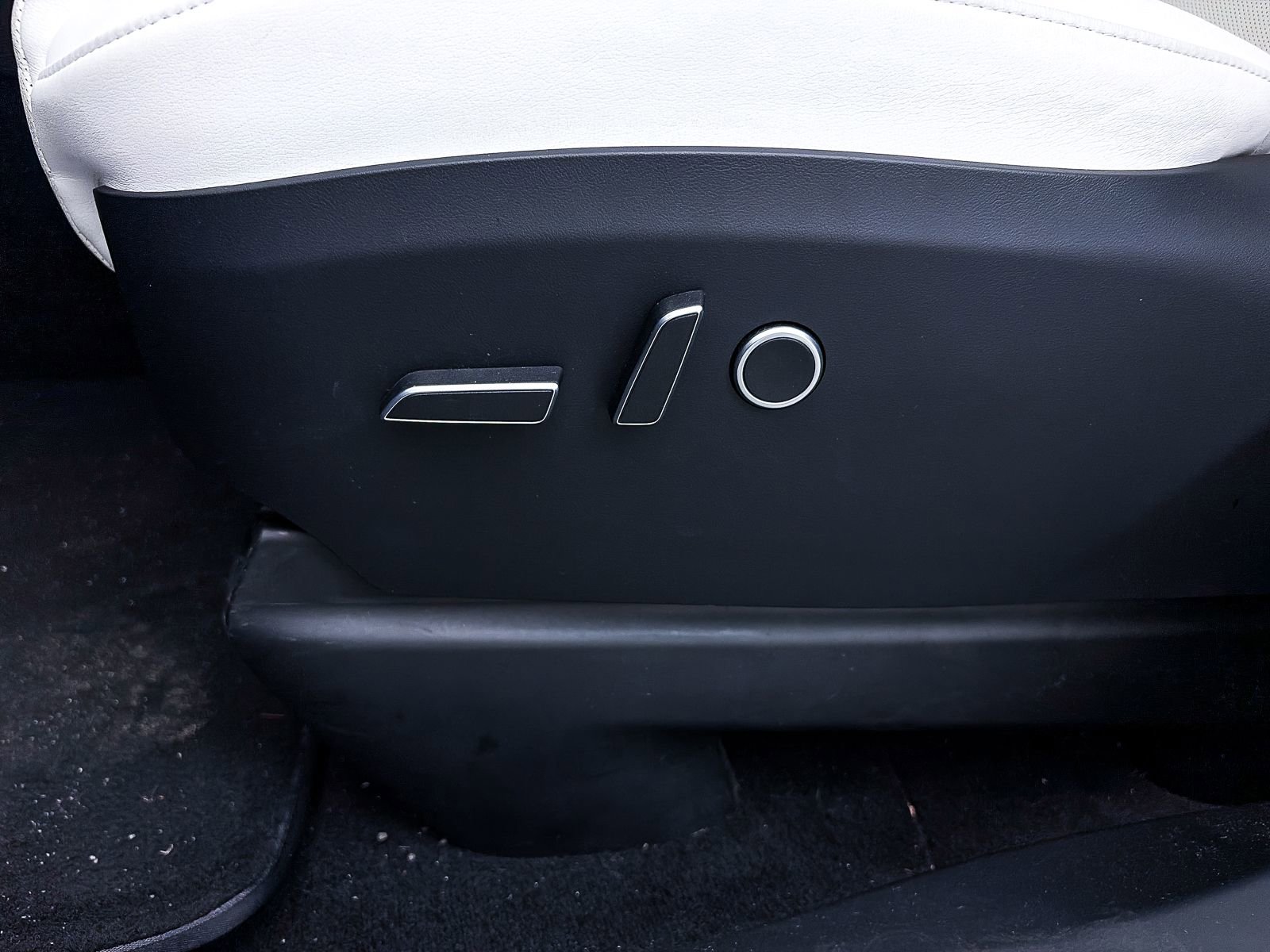 Used 2022 Tesla Model X image 19