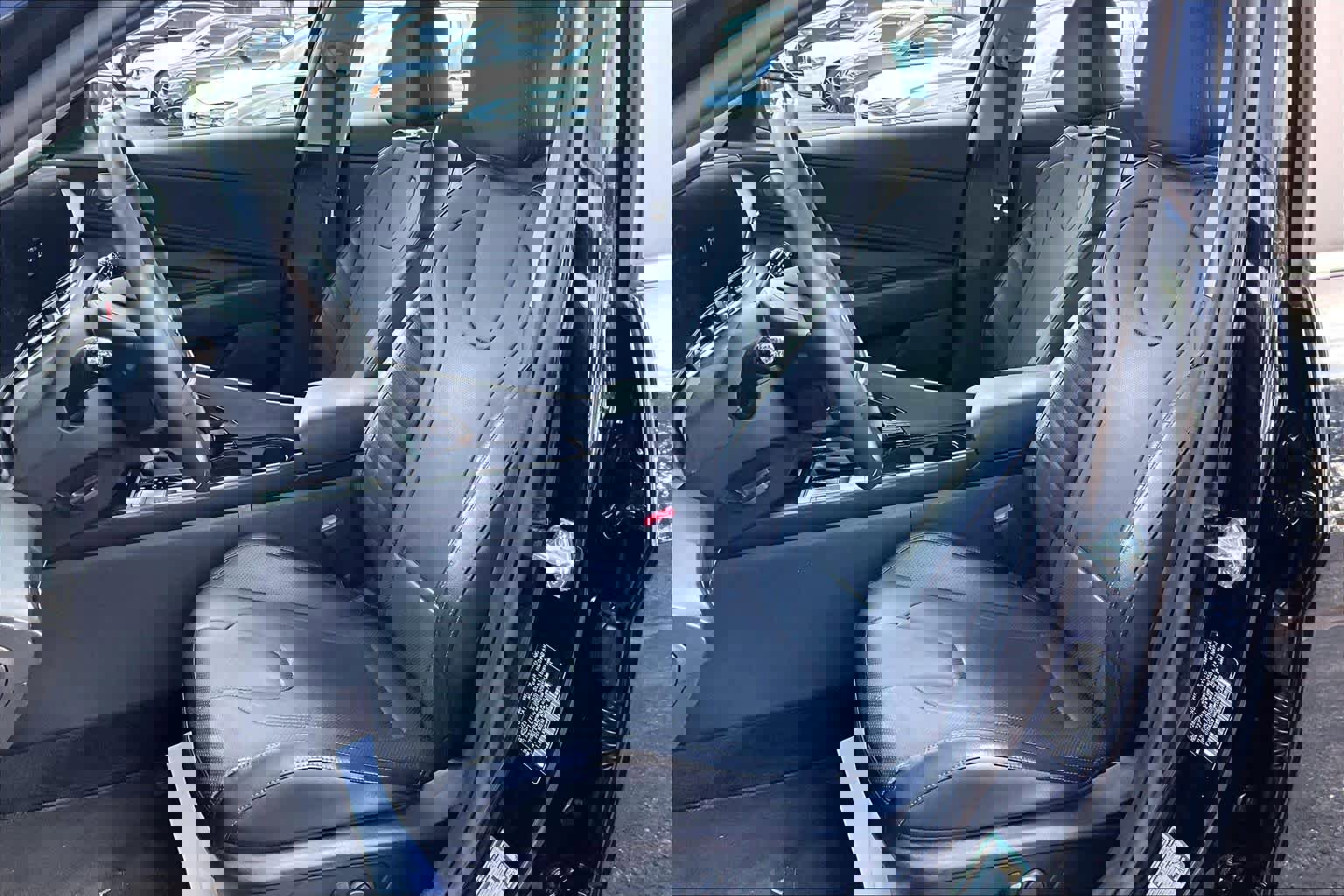 Used 2022 Hyundai Elantra Limited w/ Preferred Accessory Package image 8