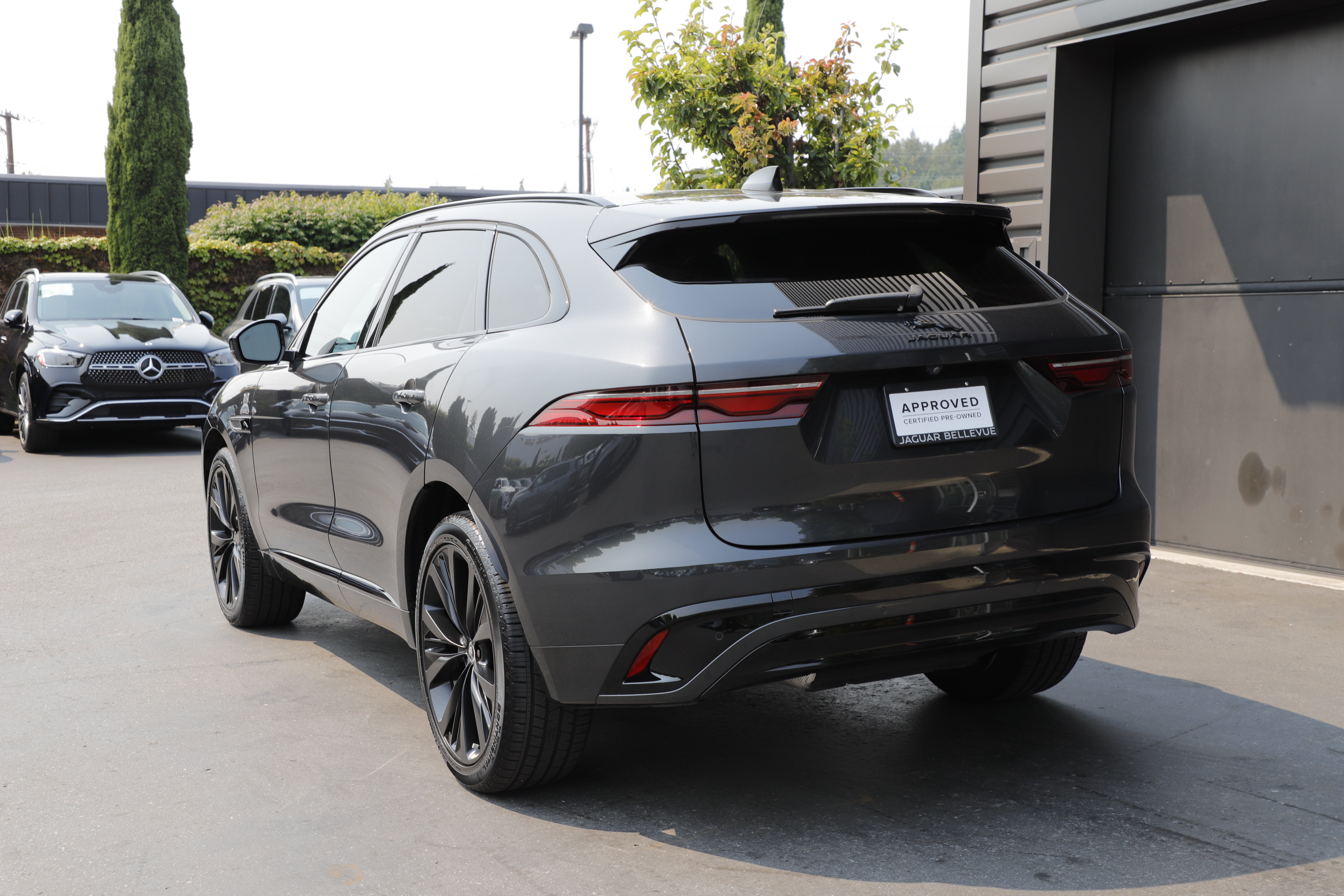 Certified 2025 Jaguar F-PACE R-Dynamic S AWD/4WD image 6