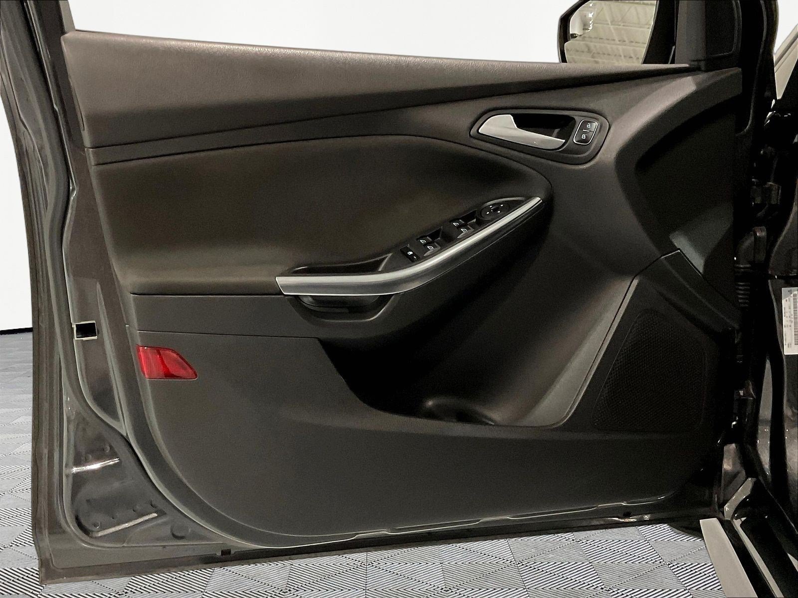 Used 2018 Ford Focus ST FWD image 19