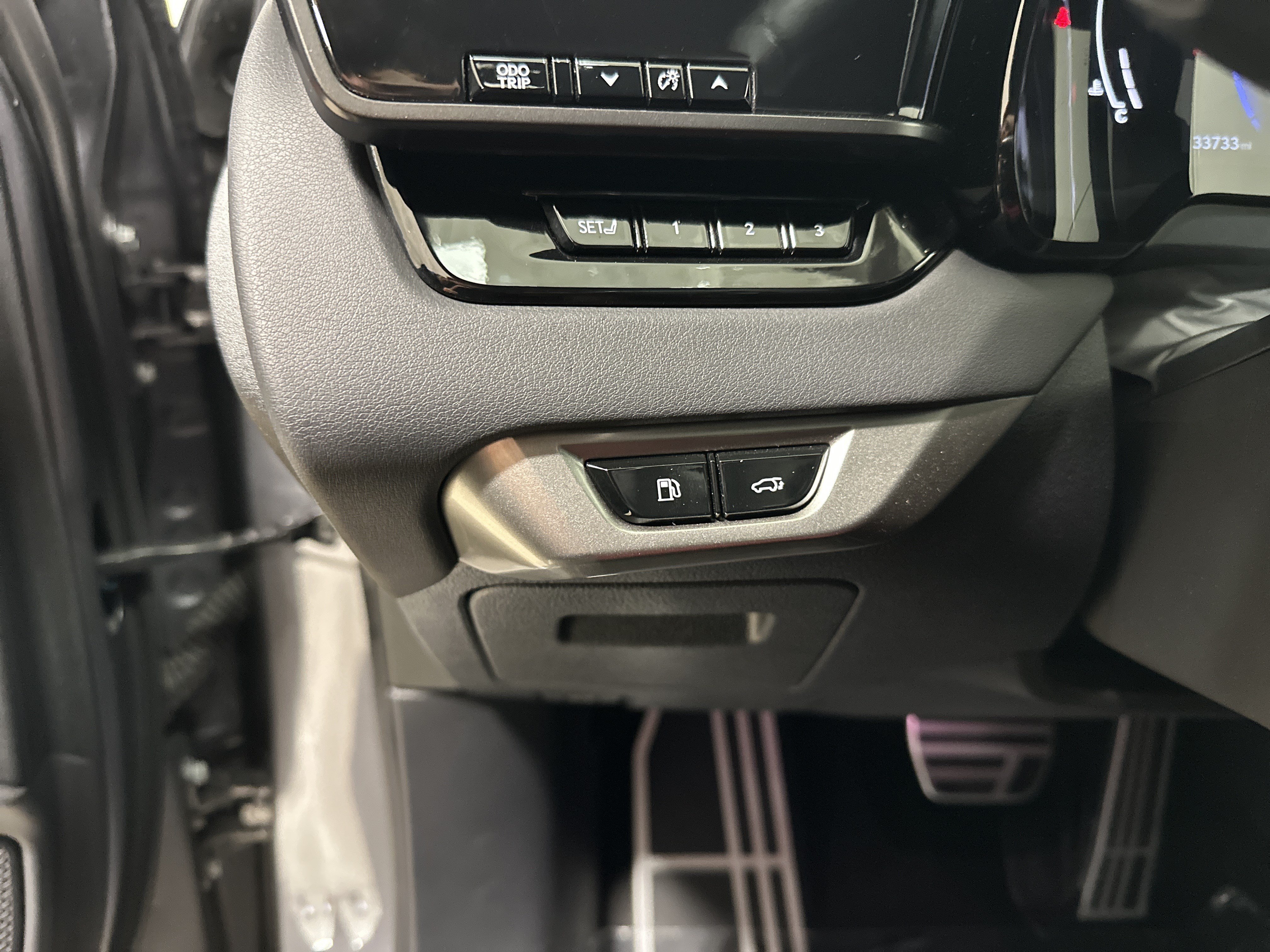 Used 2023 Lexus RX 500h F Sport w/ Cold Area Package AWD/4WD image 37