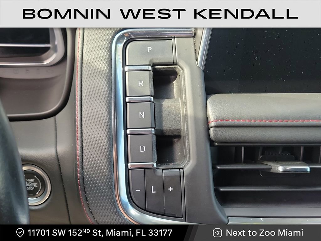 Used 2023 Chevrolet Suburban RST w/ Luxury Package image 18