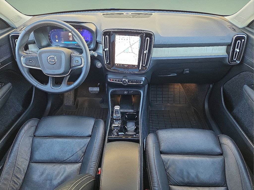 Certified 2023 Volvo XC40 B5 Plus w/ Protection Package Premier image 18