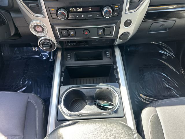 Used 2021 Nissan Titan SV w/ SV Convenience Package image 24
