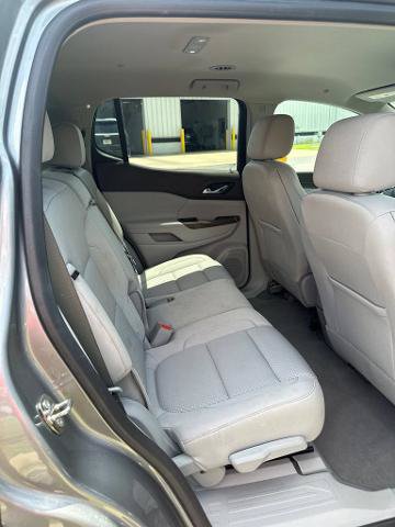Used 2023 GMC Acadia SLE w/ Driver Convenience Package FWD image 11