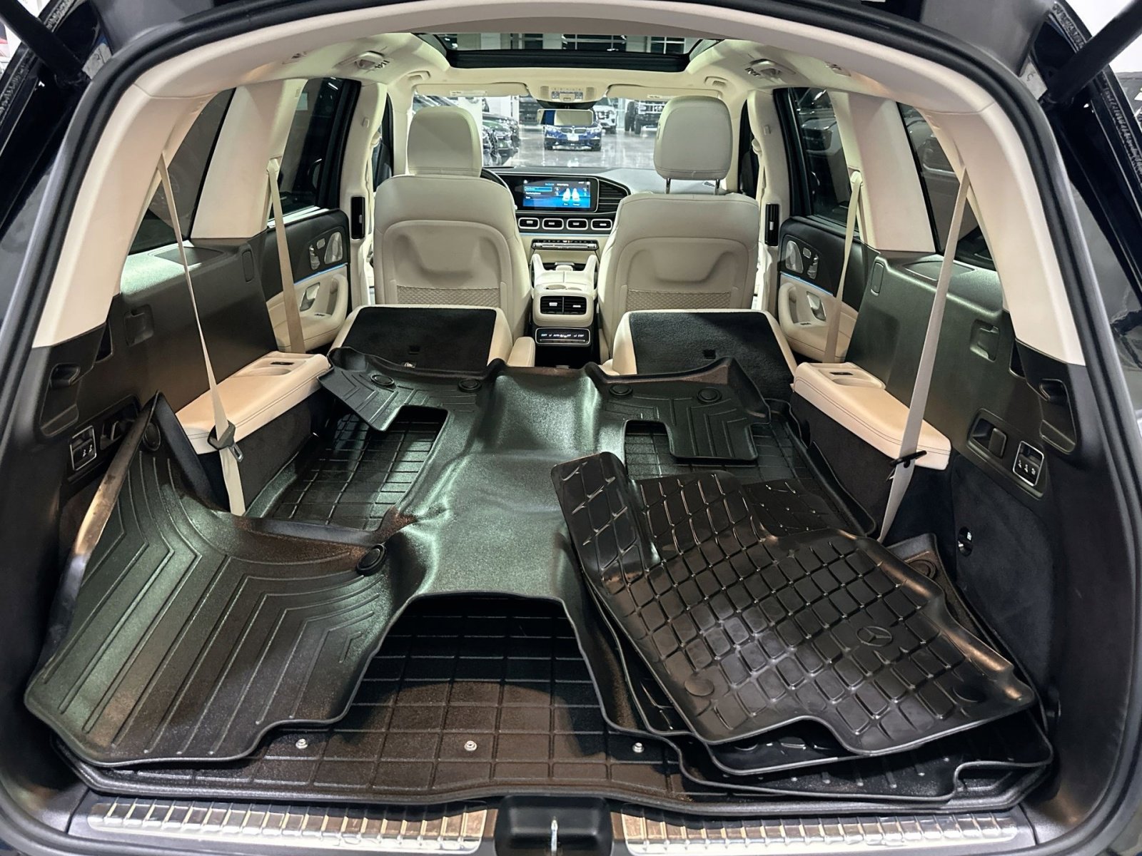 Used 2021 Mercedes-Benz GLS 450 4MATIC image 35