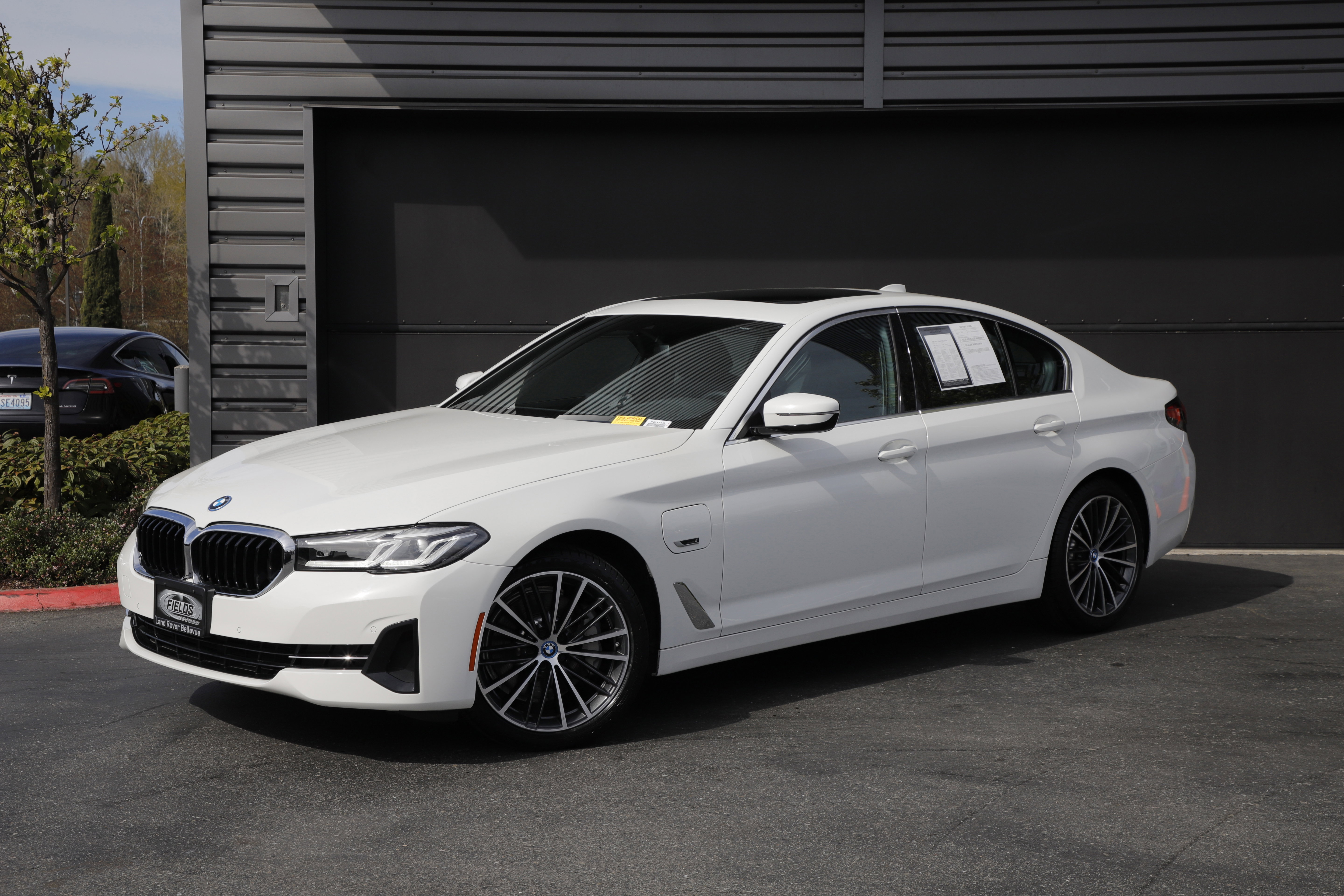 Used 2023 BMW 530e xDrive w/ Premium Package AWD/4WD image 1